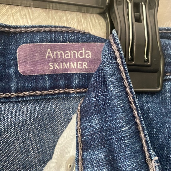 Women’s Gloria Vanderbilt blue Jean capris - Picture 5 of 7